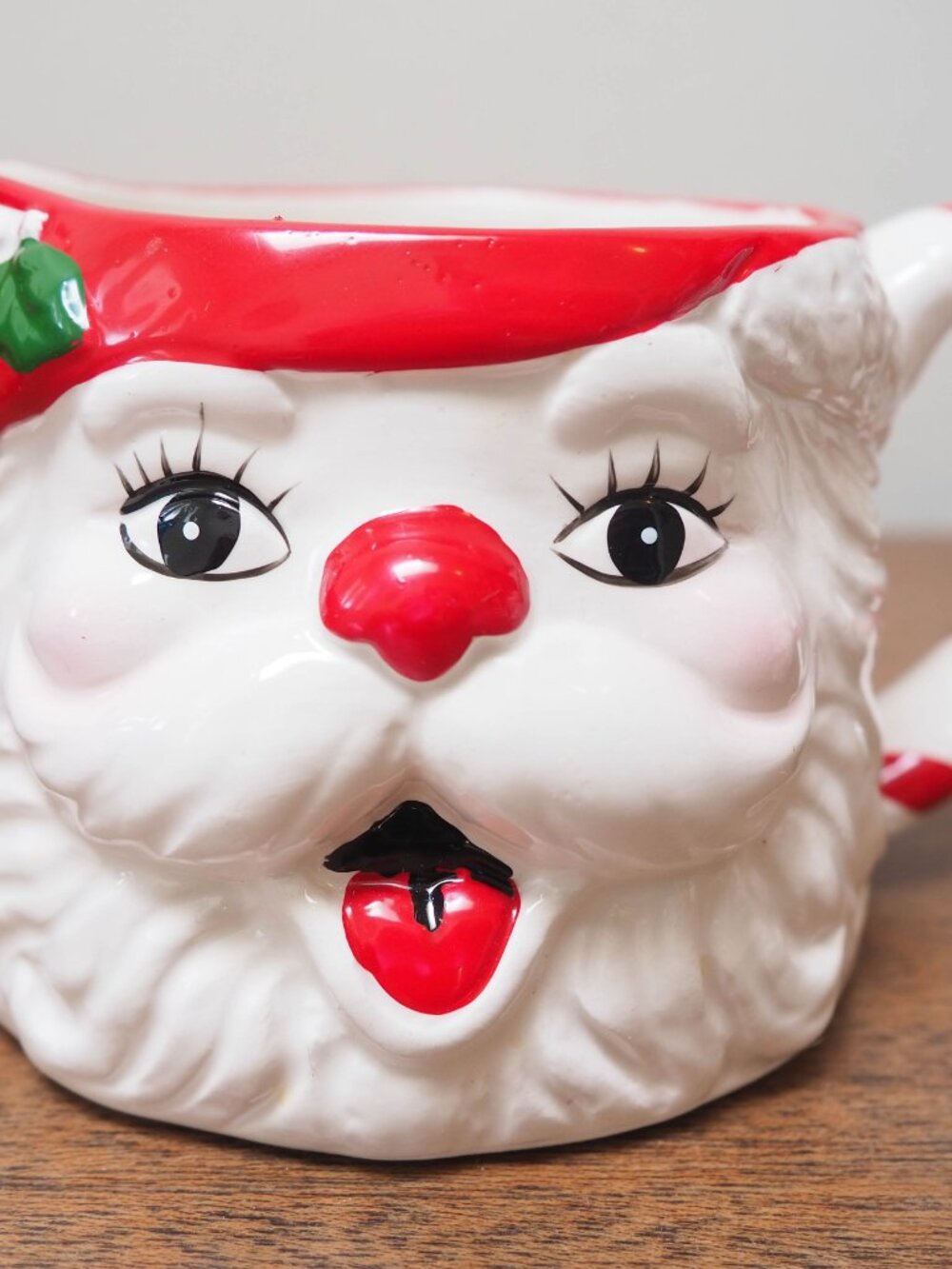 Vtg Earthenware Christmas Creamer and Sugar Bowl Set - Santa Cream and Sugar - Picture 3 of 12